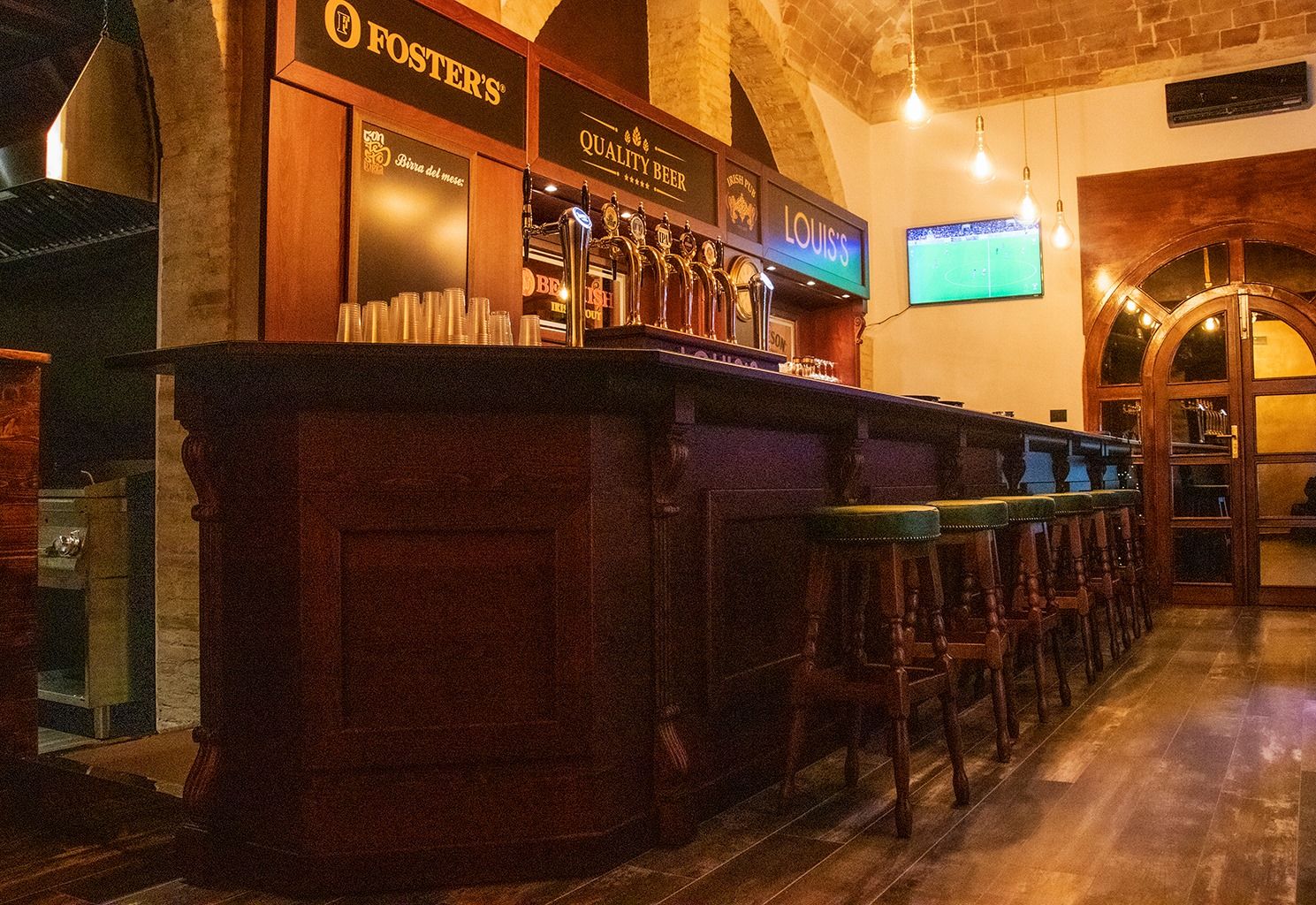 Louis's Irish Pub